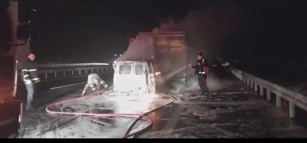 Köprü yolunda korkutan araç yangını