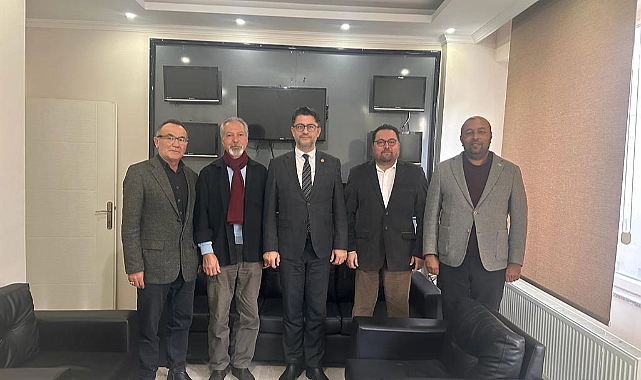 ÇOMÜ Rektörü Prof. Dr. R. Cüneyt Erenoğlu, Çanakkale İnternet ve Sosyal Medya Basın Mensupları Derneği’ni ziyaret etti.