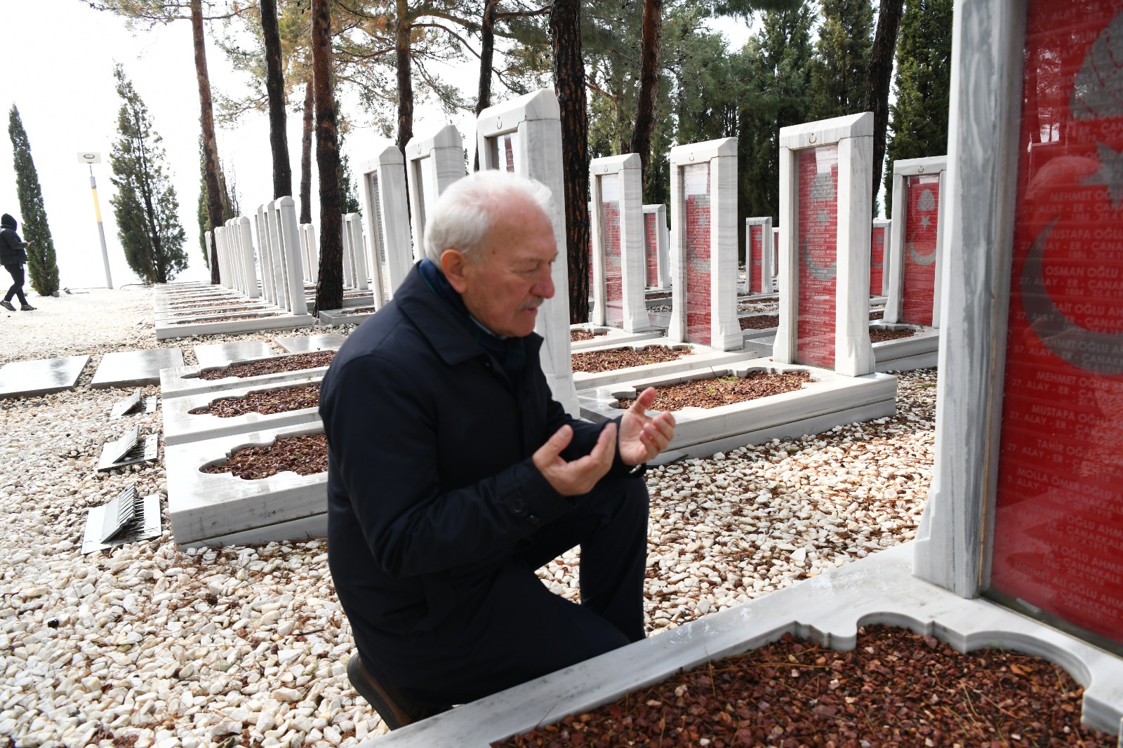 Lapseki’den Binlerce vatandaş şehitlik ziyaretine gitti
