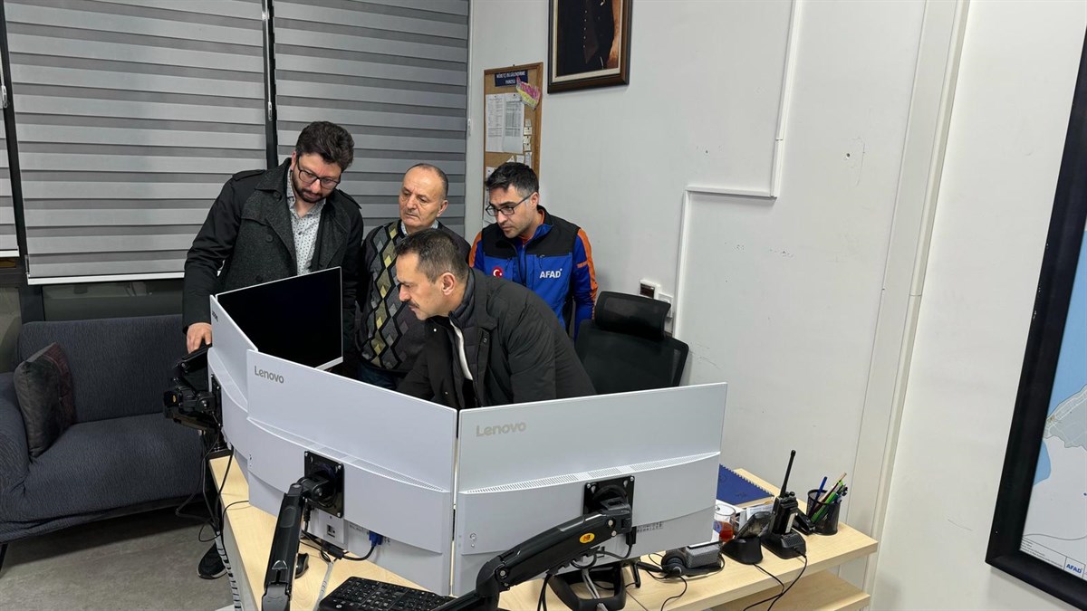 Çanakkale Valisi Deprem Sonrası AFAD VE 112 Ekipleriyle Bir Araya Geldi