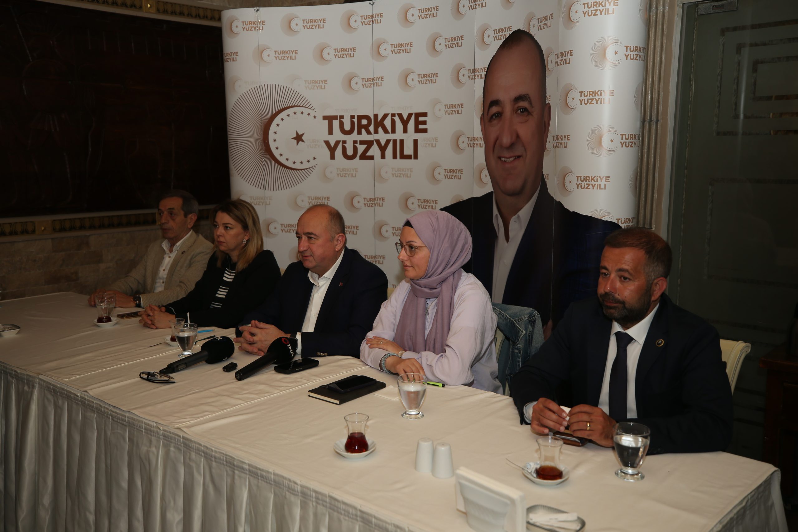 AK Partili Gider muhtarlarla bir araya geldi