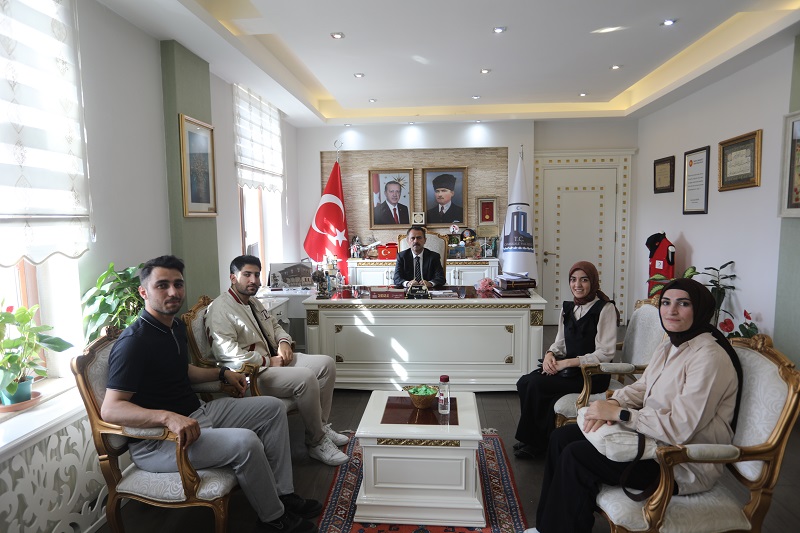 ÇOMÜ İlahiyat Fakültesi Öğrencilerinden Vali İlhami AKTAŞ’a Ziyaret