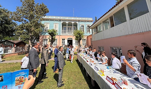 Öğrenciler kitabını tanıttı