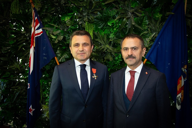 Başkan Kaşdemir’e liyakat nişanı