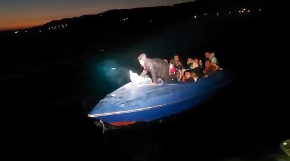 17 kaçak göçmen kurtarıldı.