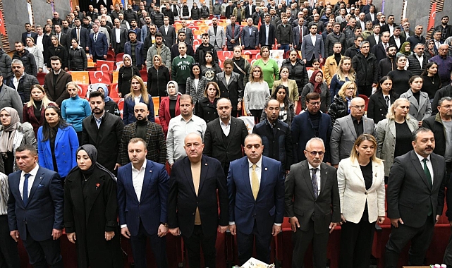 AK Partililerle yol yürümekten keyif alıyorum