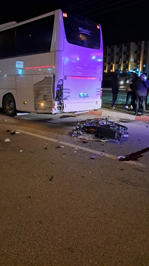 Çan’da motosiklet otobüse arkadan çarptı: 1 kişi öldü, 1 kişi ağır yaralandı