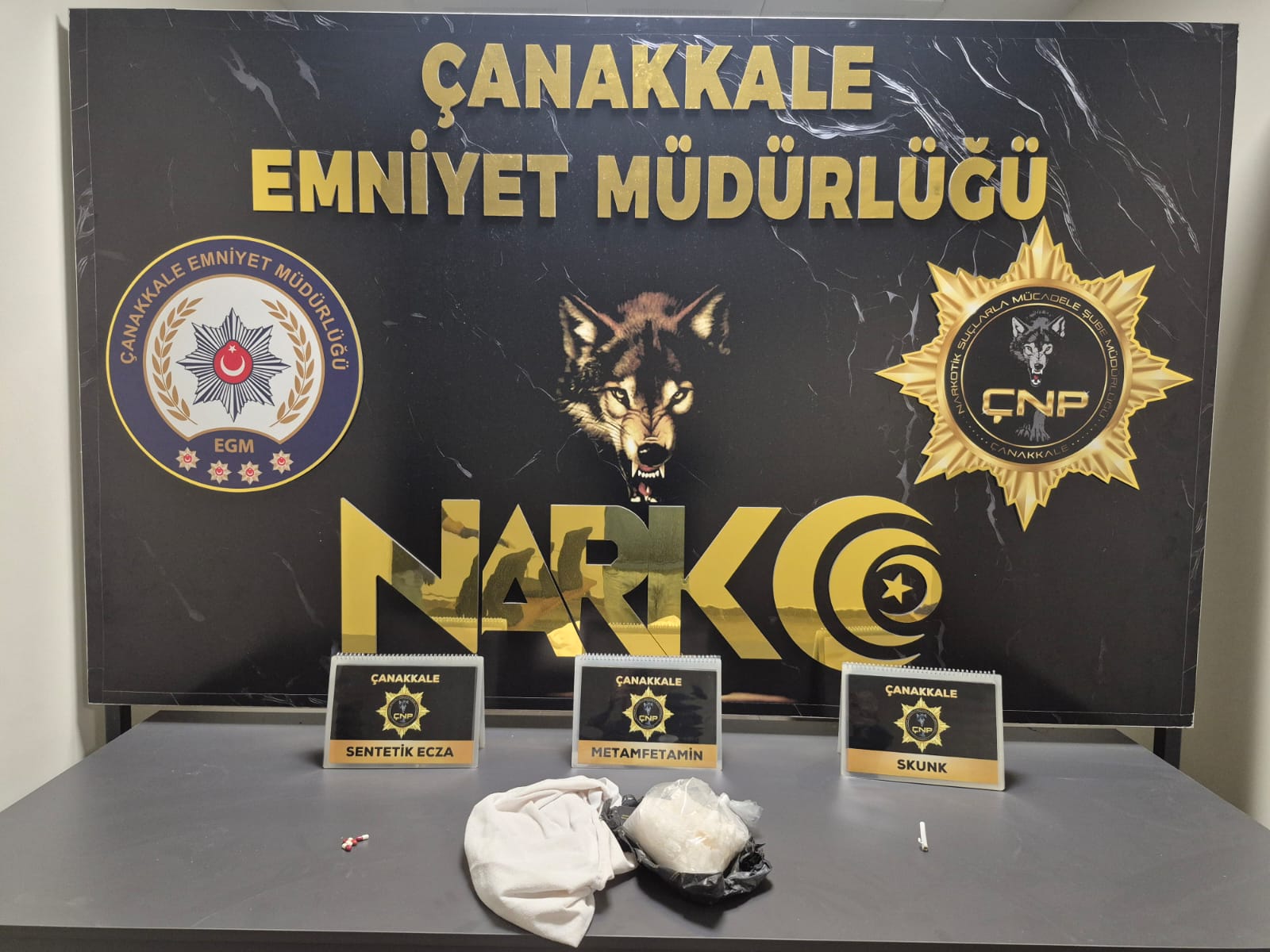 Çanakkale’de bir aracın yolcu koltuğunda 1 kilo 50 gram metamfetamin ele geçirildi