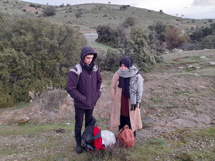 Ayvacık’ta karada 2 kaçak göçmen yakalandı