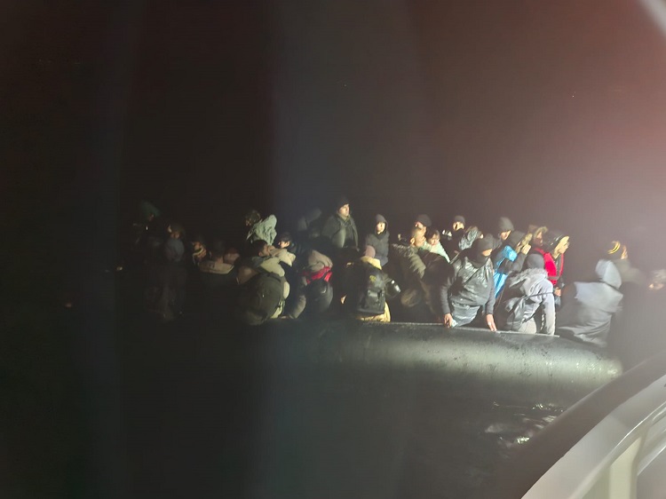 Ayvacık açıklarında 72 kaçak göçmen kurtarıldı