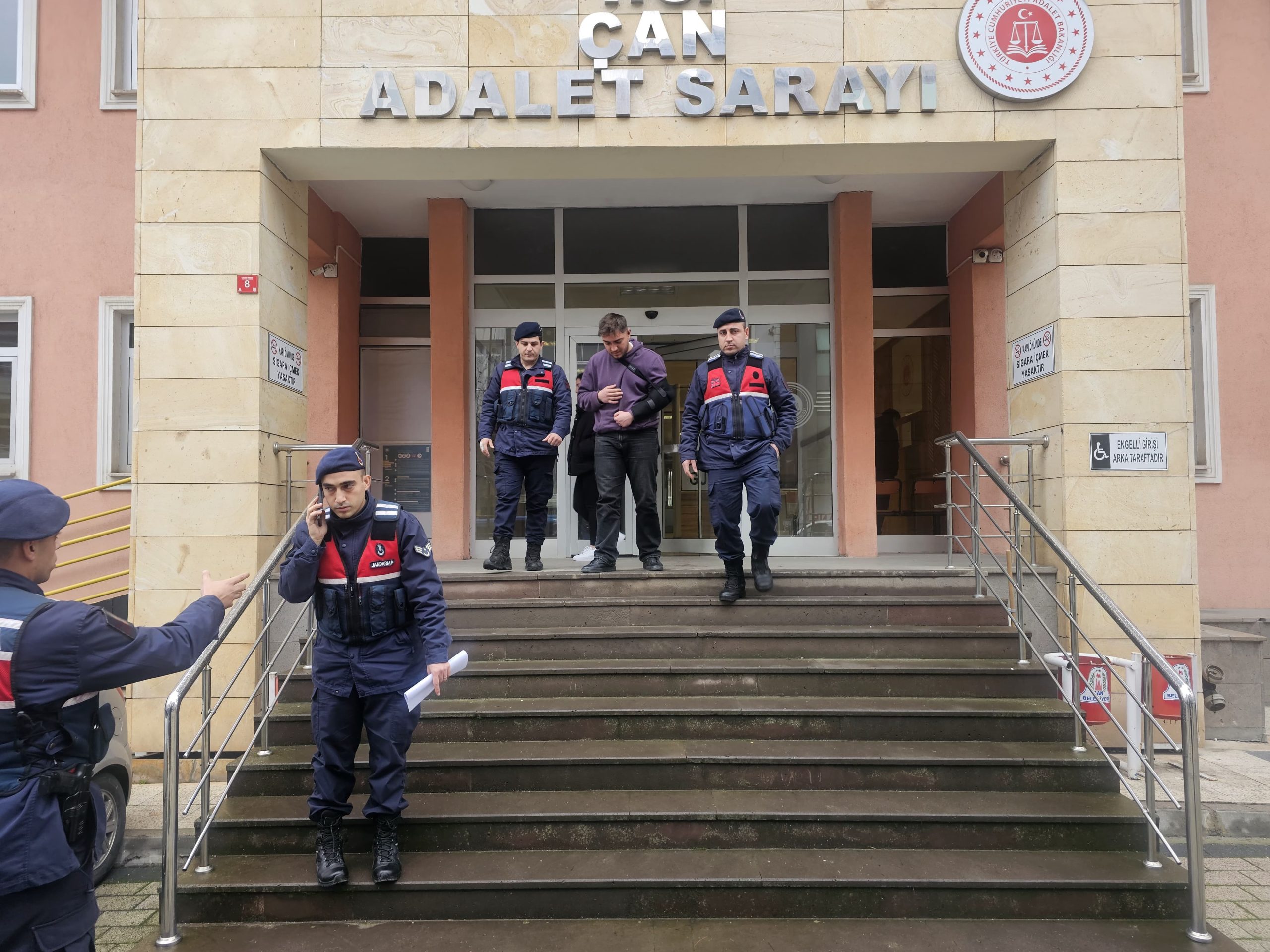 Çan’da çaya uçan otomobilin sürücüsü serbest bırakıldı