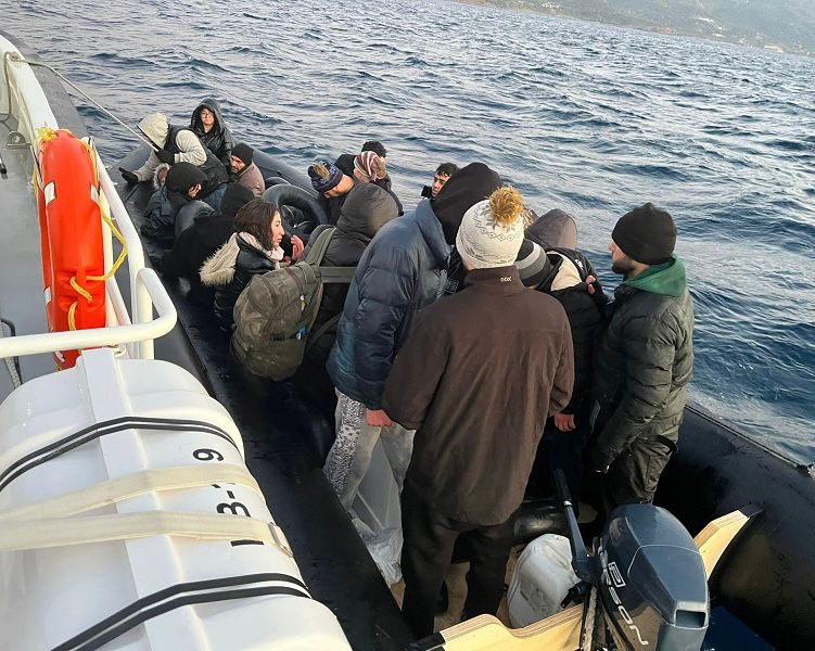 Ayvacık açıklarında 32 kaçak göçmen yakalandı