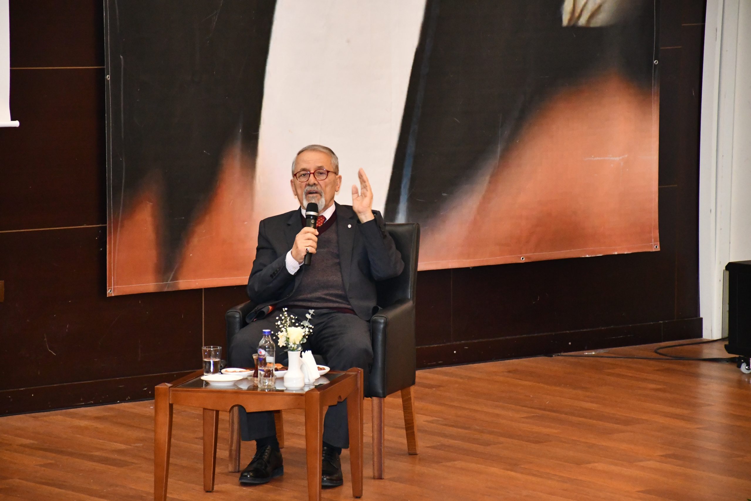 Prof. Dr. Naci Görür: Çanakkale’nin zemini çürük