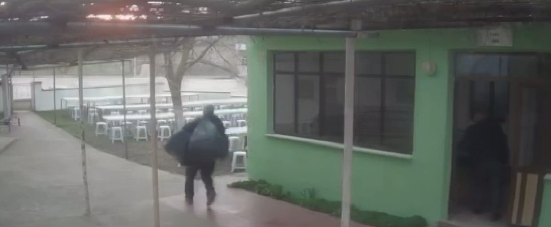 Çan’da 100 yıllık tarihi halıları çalan şüpheliler kameraya yansıdı