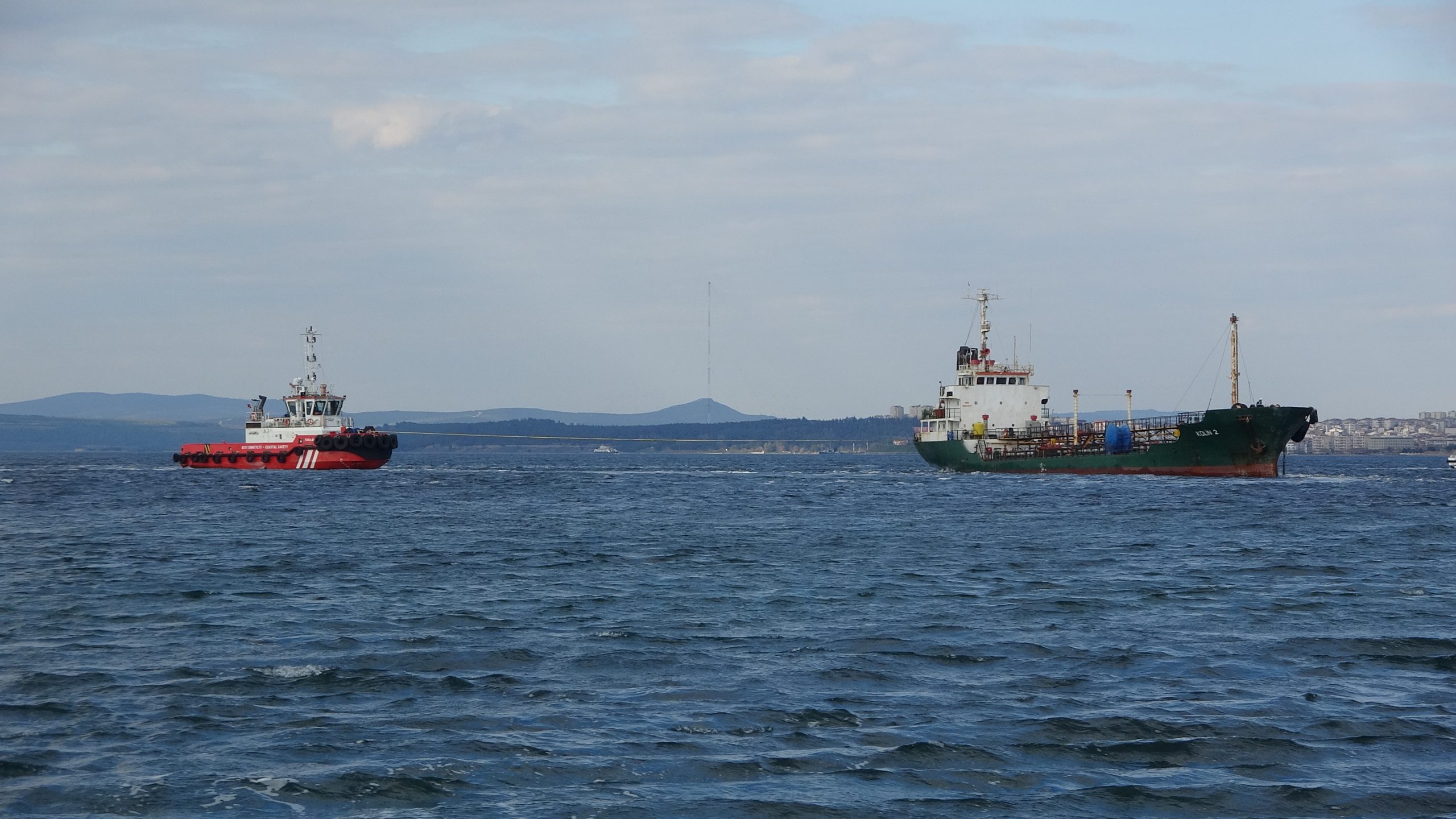 Karaya oturan tanker kurtarıldı