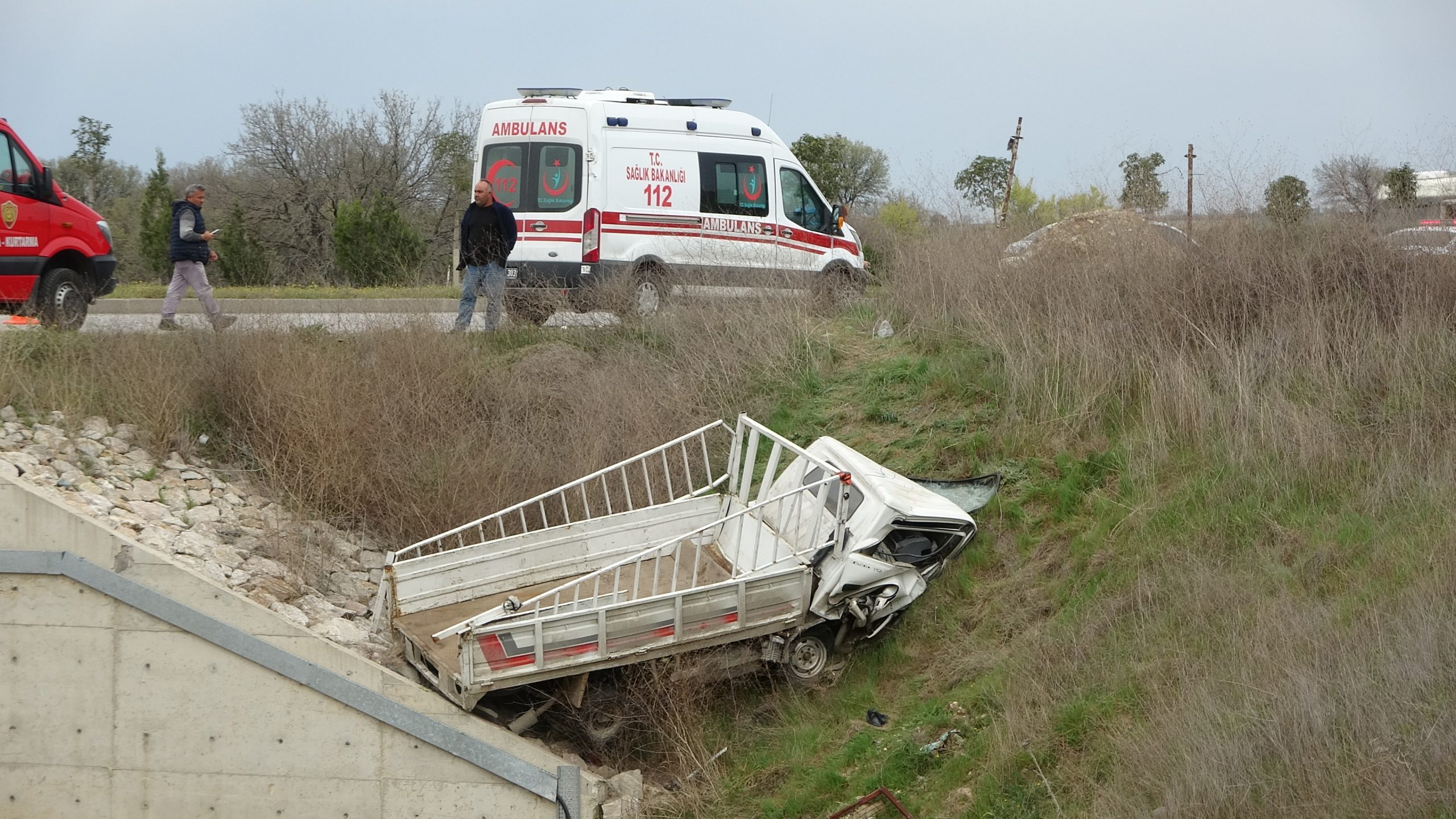 Çanakkale’de kamyonetle şarampole uçtu, sürücü hayatını kaybetti