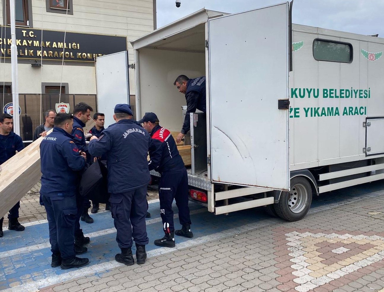 Ayvacık açıklarında bot faciasında, kayıp olan 4 yaşındaki çocuk aranıyor