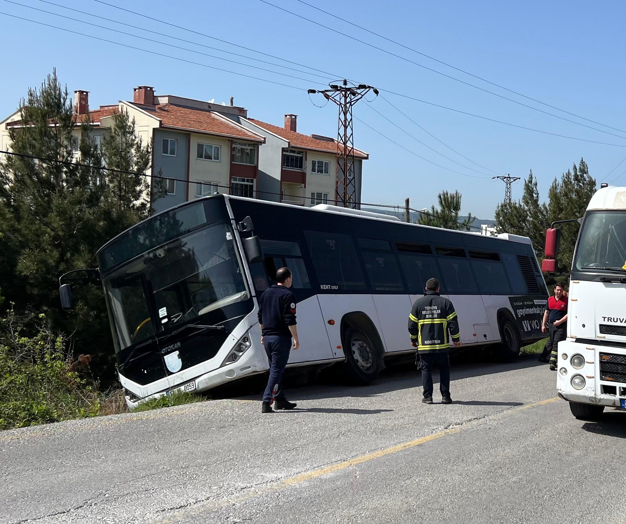 Çanakkale’de özel halk otobüsü yoldan çıktı