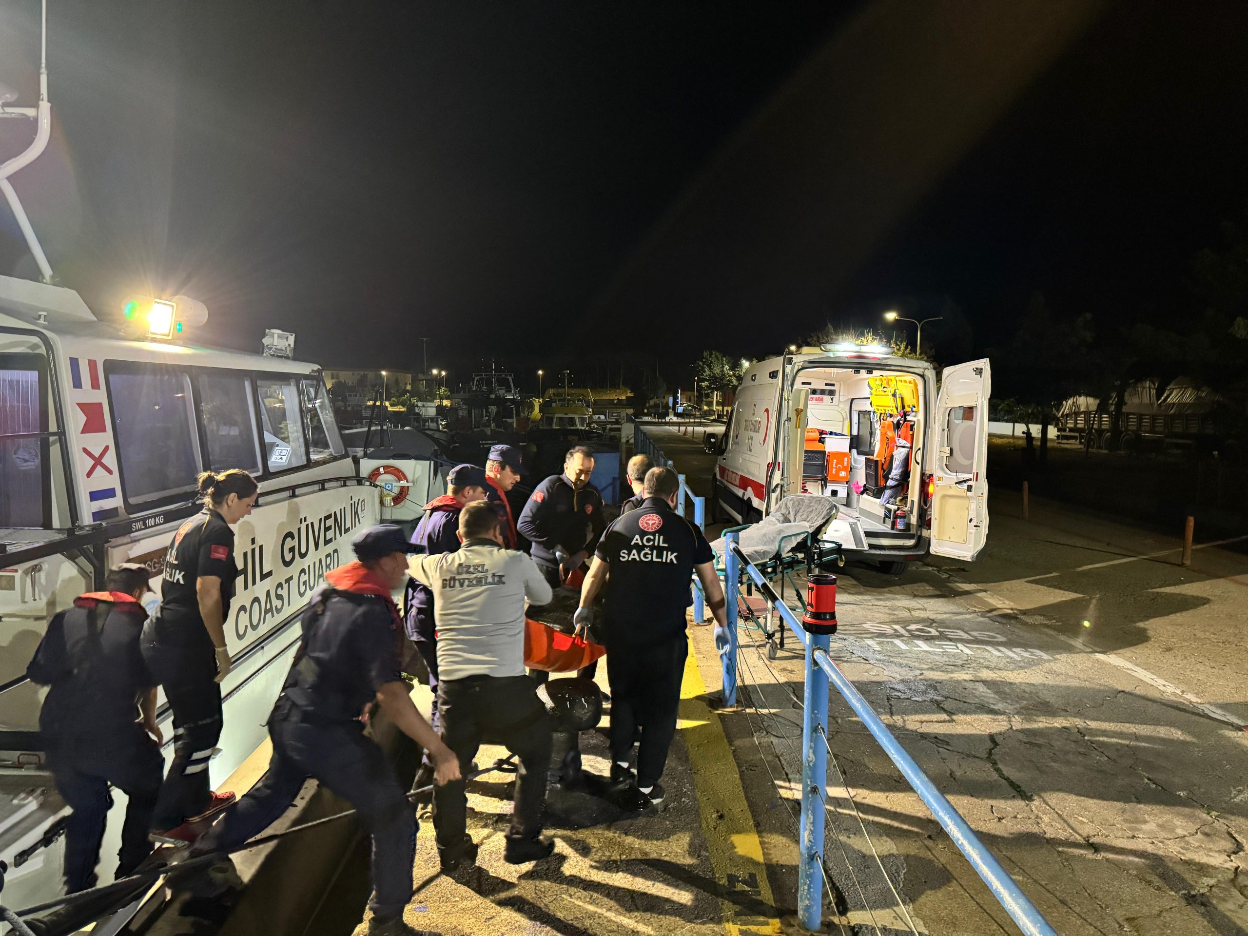 Gökçeada ve Bozcaada’da iki hastanın tıbbi tahliyesi Sahil Güvenlik ekiplerince gerçekleştirildi
