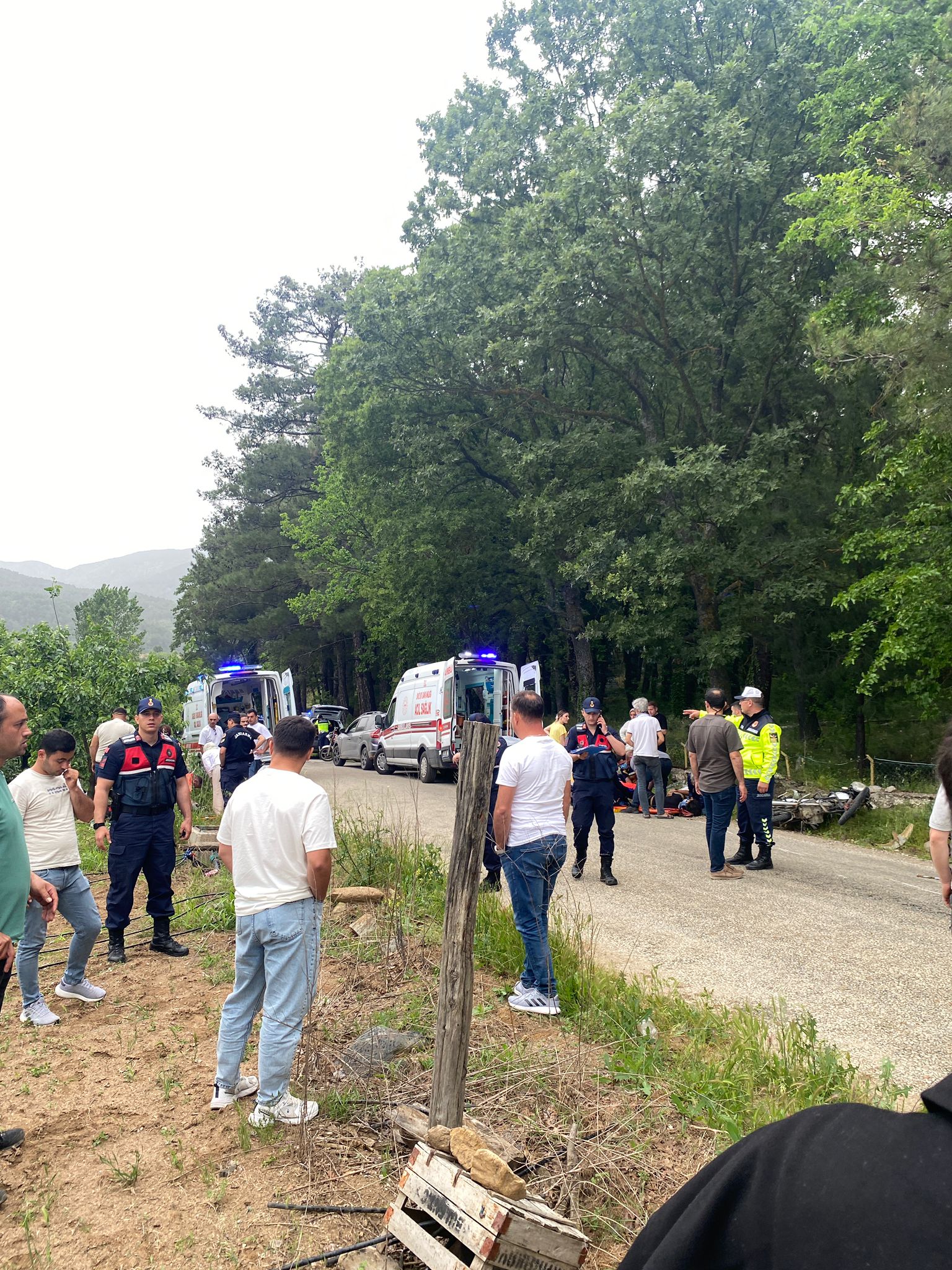 Bayramiç’te otomobil ile motosiklet çarpıştı; 4 yaralı