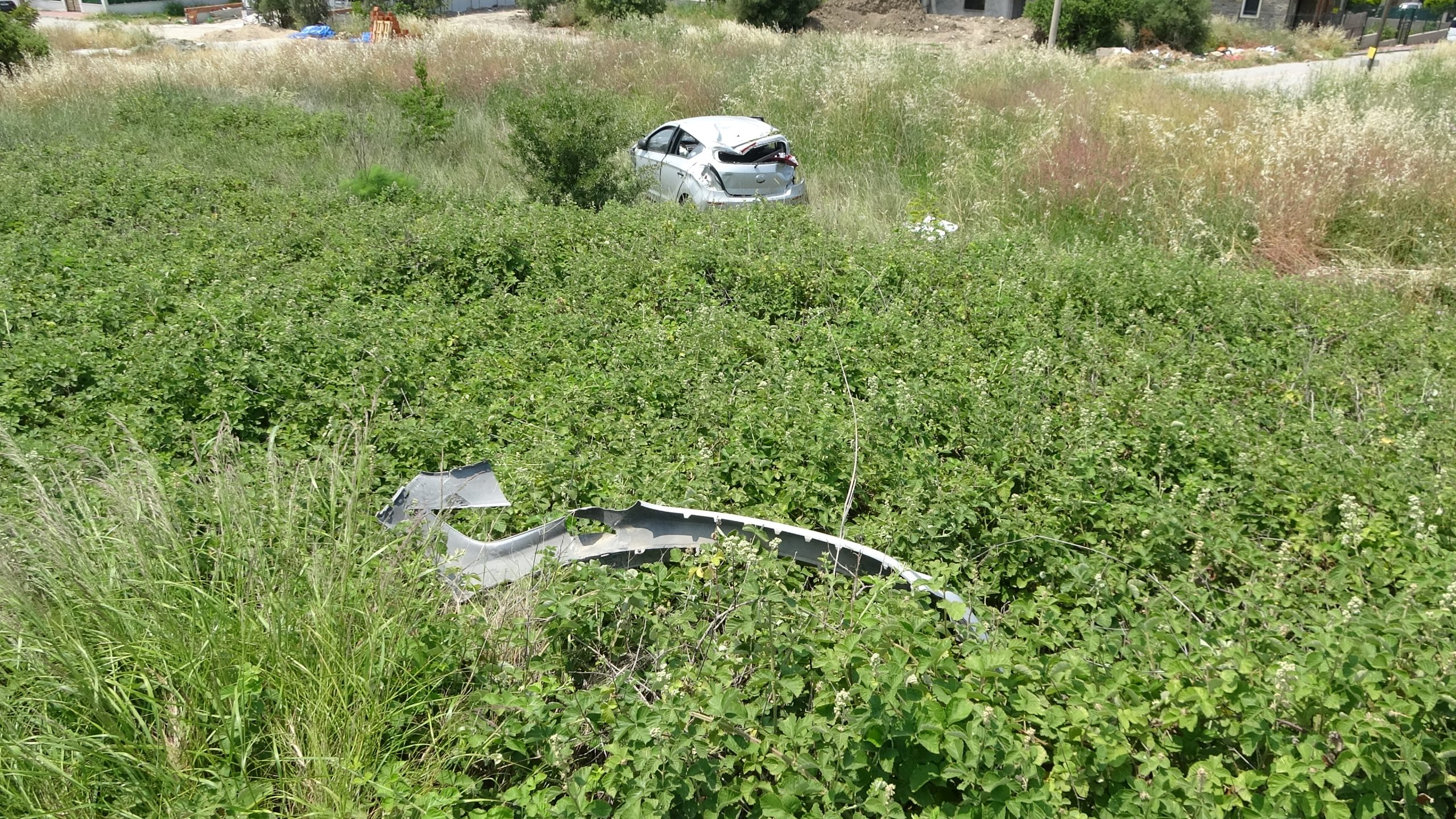 Çanakkale’de otomobil şarampole uçtu