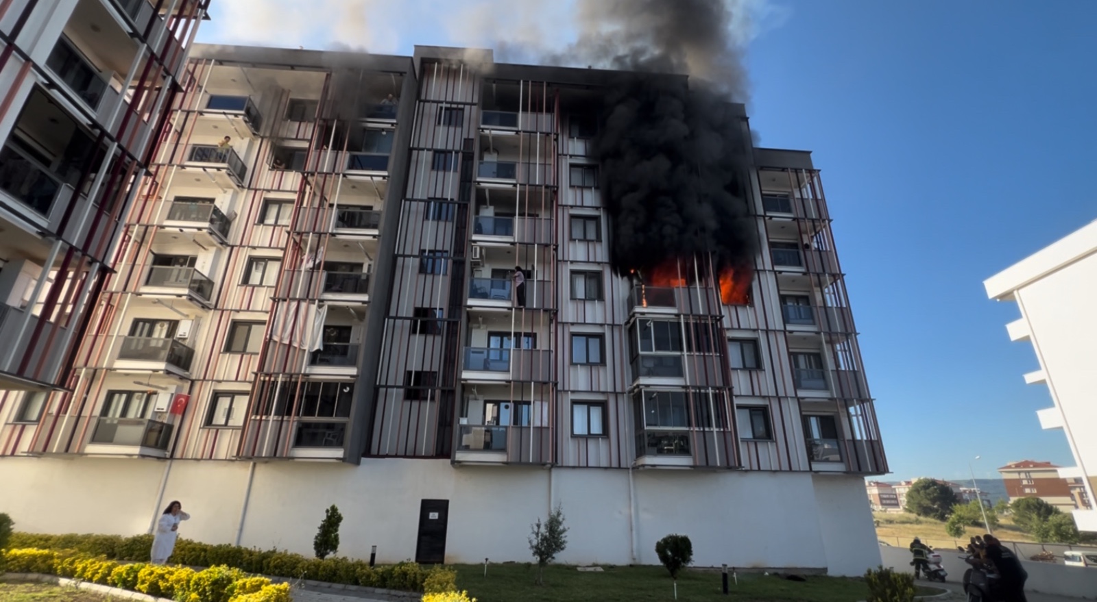 Çanakkale’de site yangınında facia ucuz atlatıldı