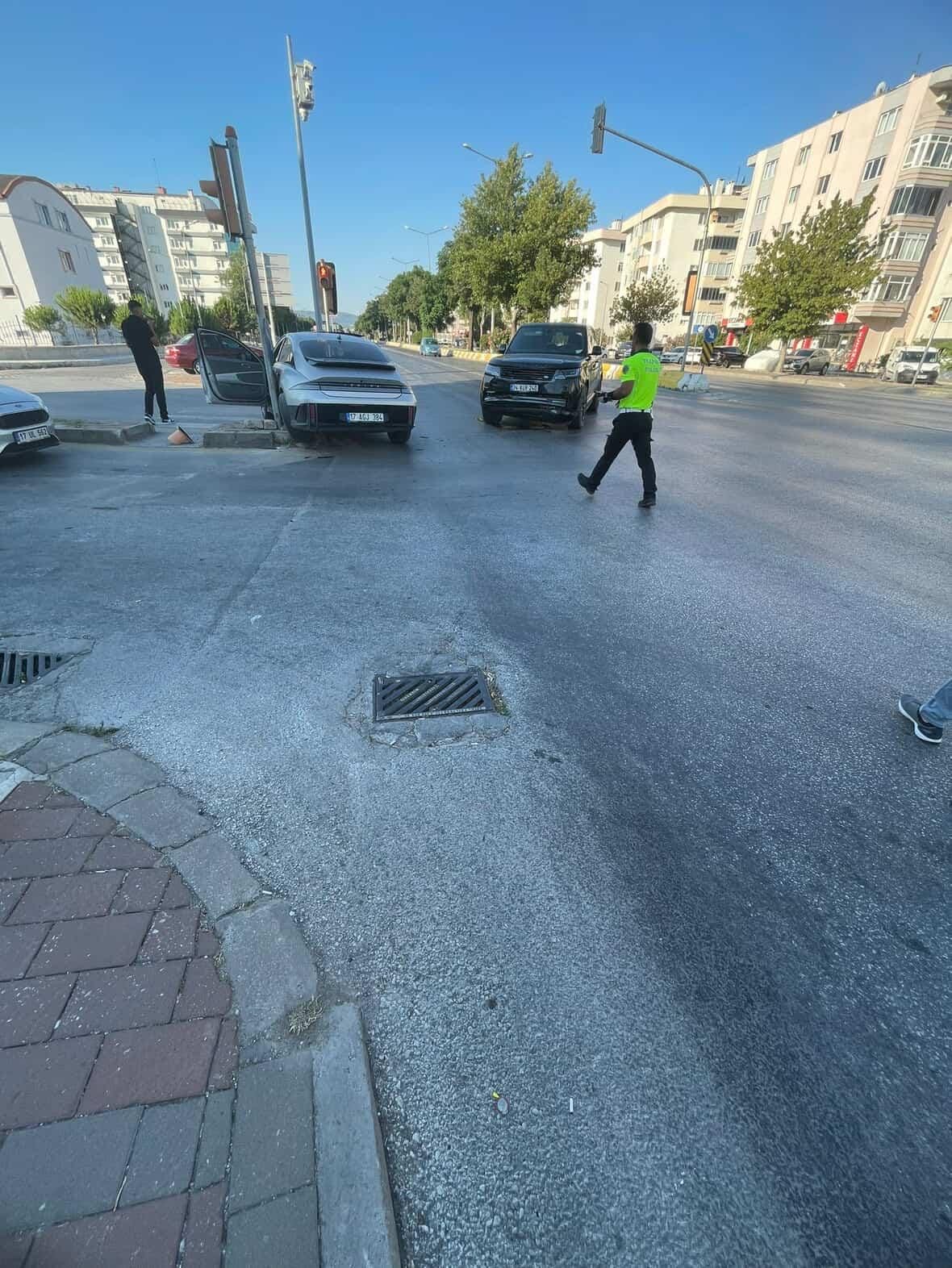 CHP İstanbul Milletvekili Gamze Akkuş İlgezdi, Çanakkale’de trafik kazası geçirdi