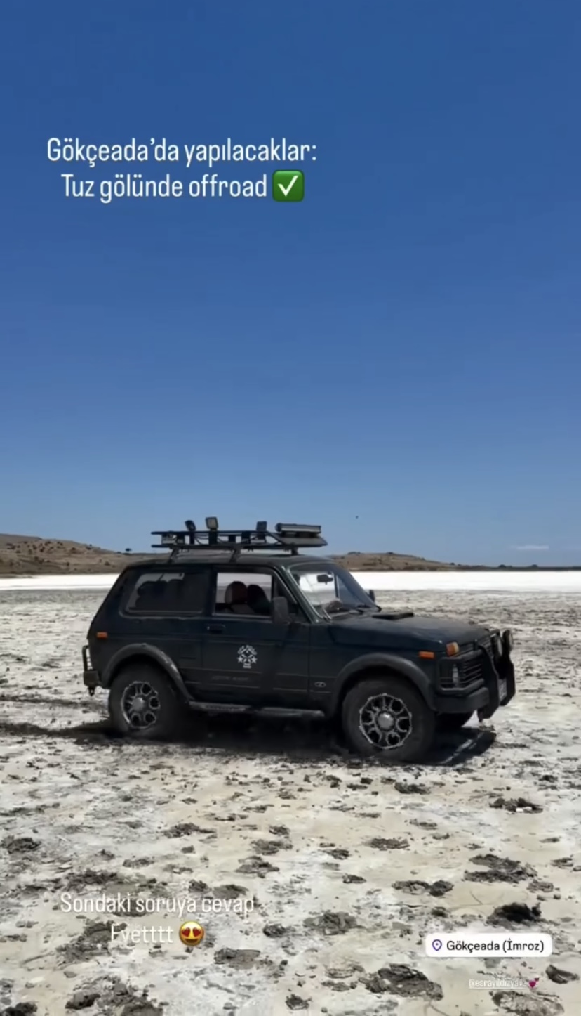 Gökçeada’da tuz gölünde arazi aracıyla drift yaptı
