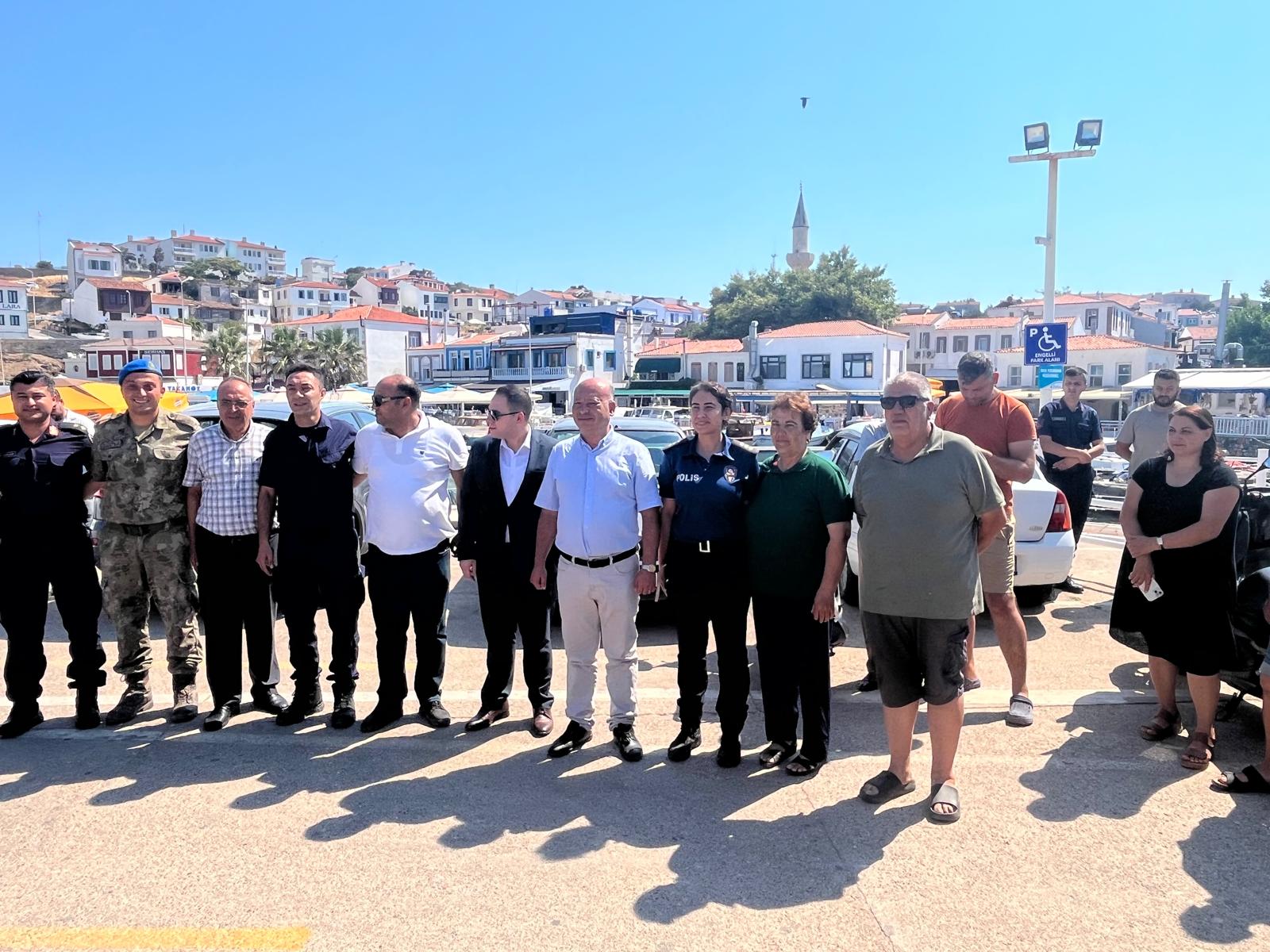 Bozcaada’da Sahil Güvenlik Komutanına duygusal veda