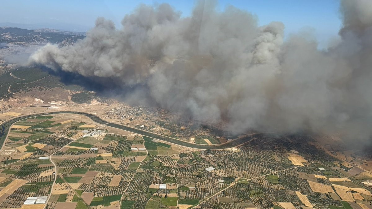 Ayvacık’ta 4 köyün etkilendiği orman yangınını akli dengesi yerinde olmayan 2 kişinin çıkarmış