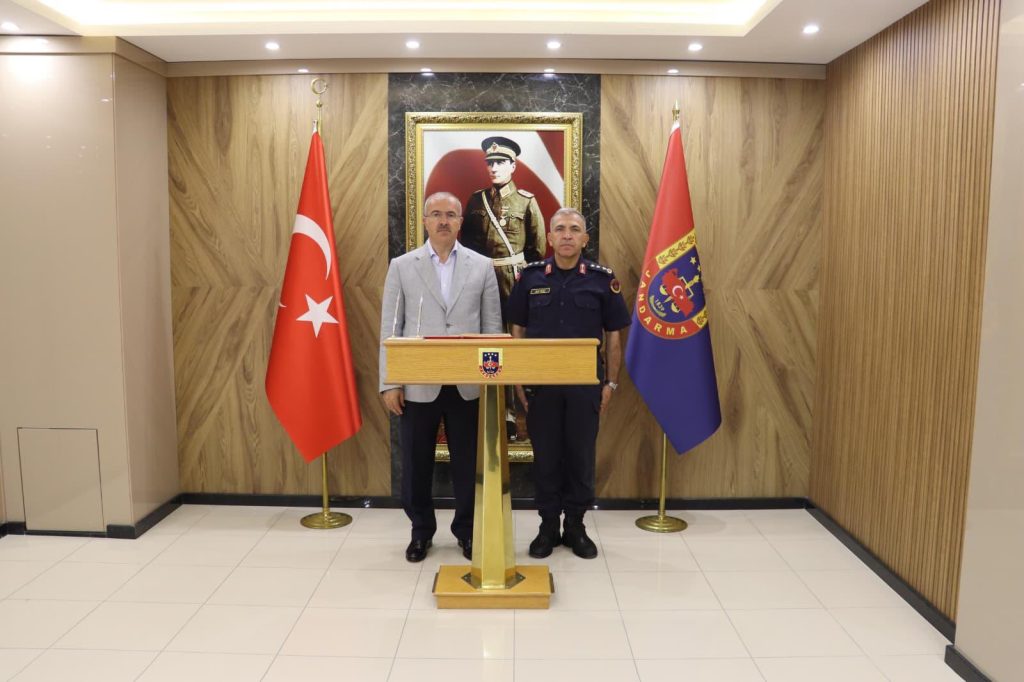 Vali Toraman’ndan Jandarma Komutanı Akyüz’e ziyaret