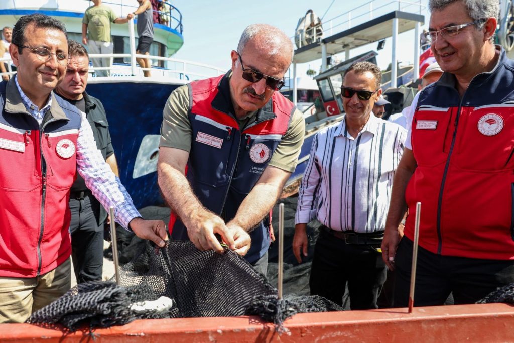 Çanakkale’de balıkçılar ‘Vira bismillah’ diyerek denize açıldı