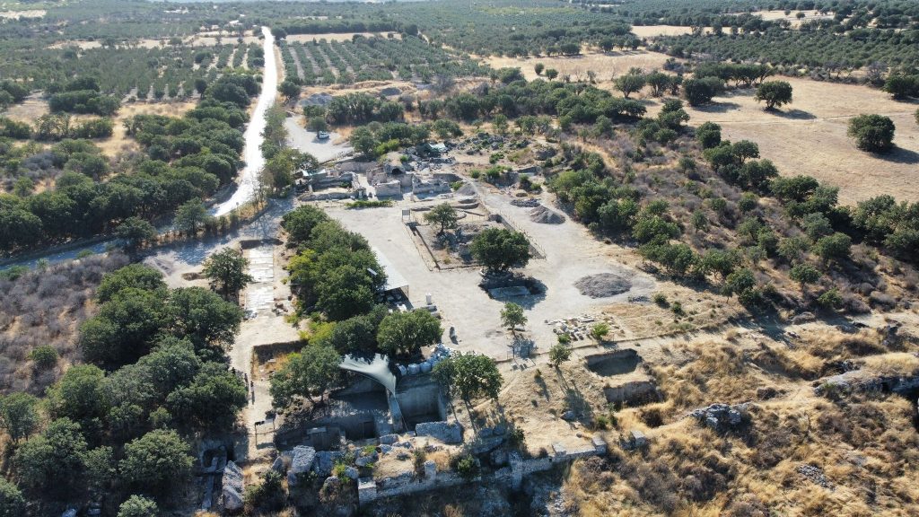 Alexandria Troas Antik Kenti’ndeki podyumlu salon yeniden ayağa kaldırılıyor