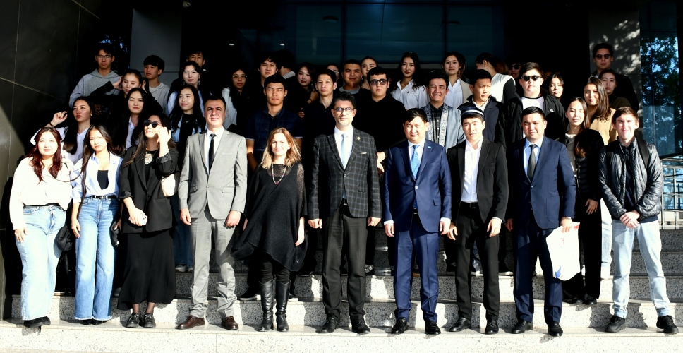 Kazakistanlı Öğrencilerle Buluştu