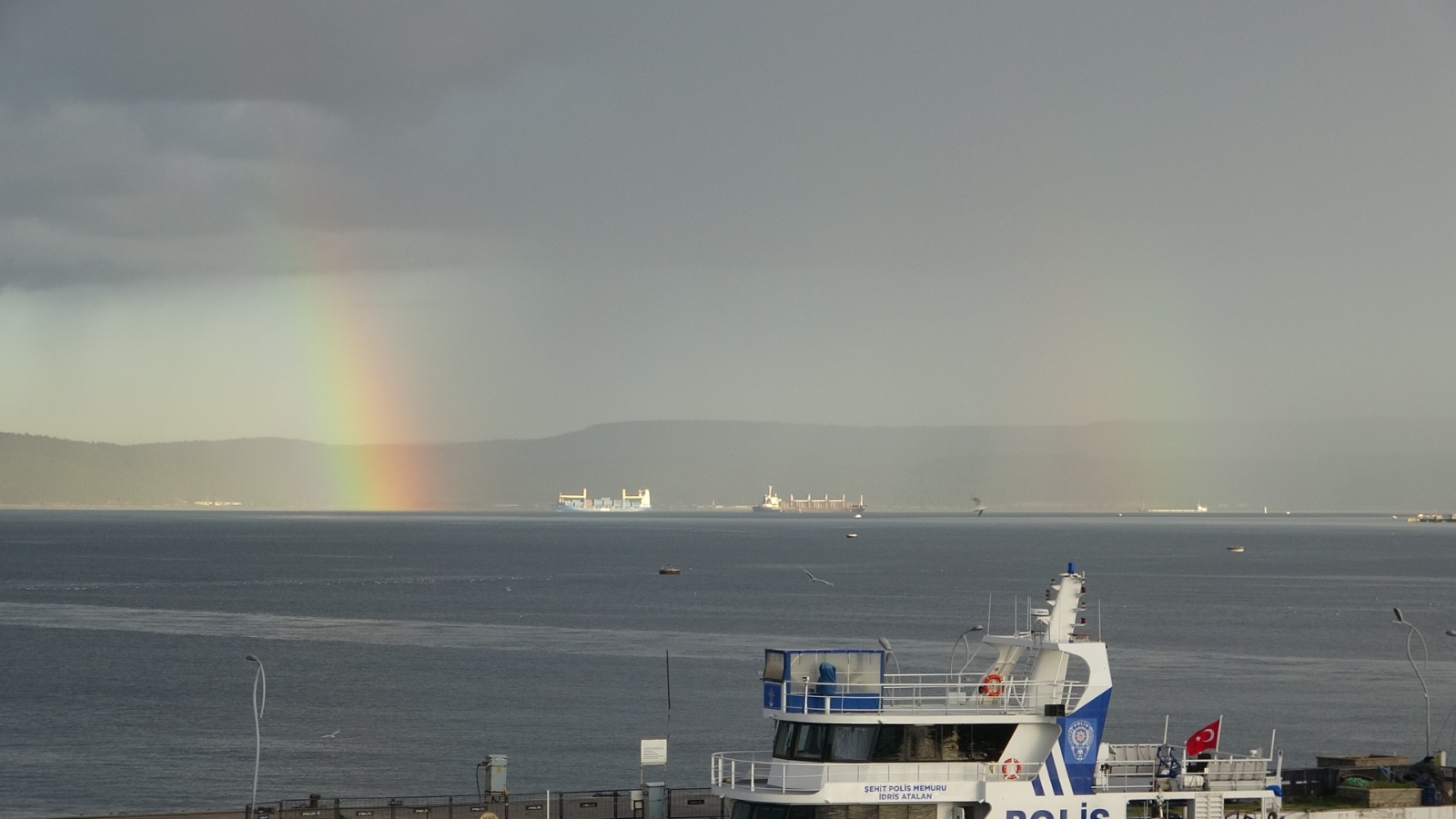 Çanakkale Boğazı’nda çifte gökkuşağı büyüledi