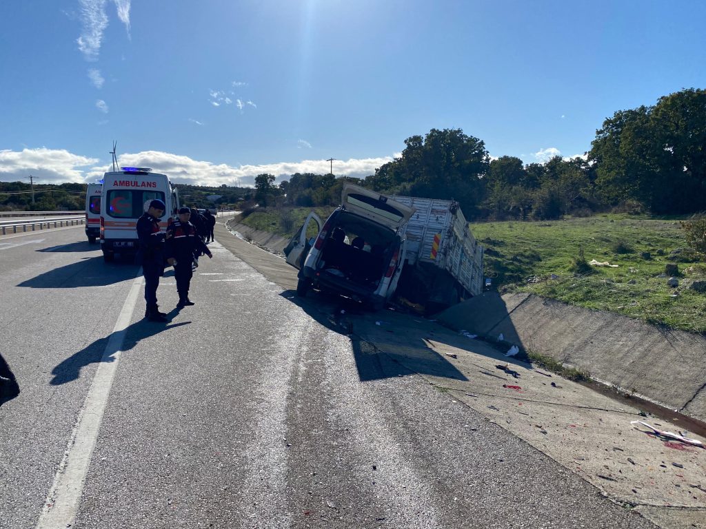 Çanakkale feci kaza; 2’si ağır, 5 yaralı