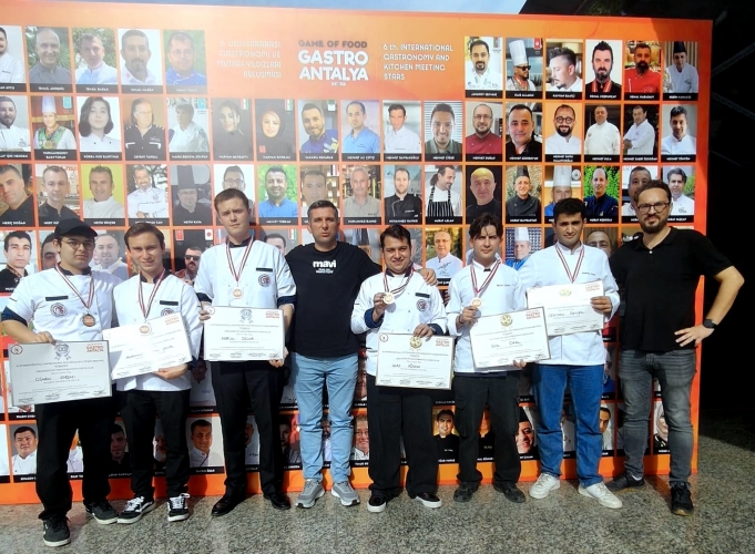 ÇOMÜ Gastronomi Öğrencilerinden GastroAntalya 2025’te Büyük Başarı!