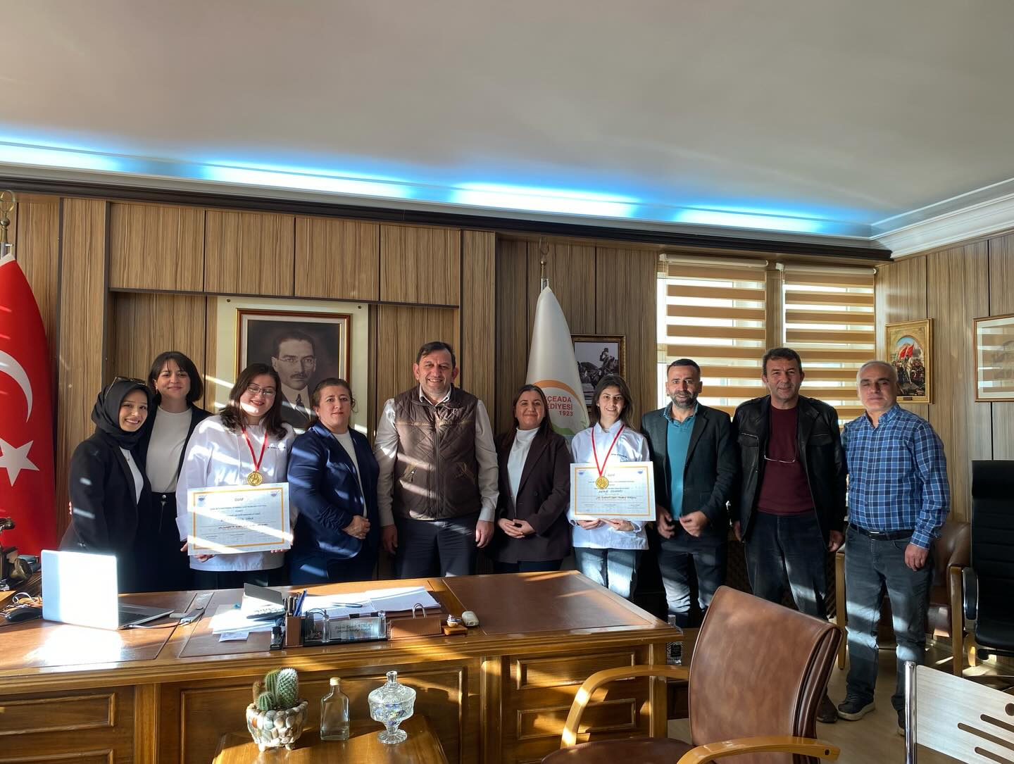 Altın madalyalı öğrenciler Başkanı ziyaret etti