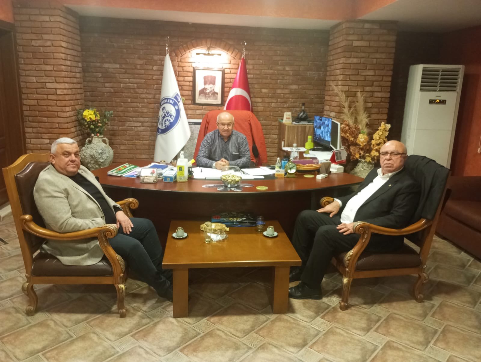 Çanakkale Ticaret Borsası Başkanları Gelibolu’dabie araya geldi.