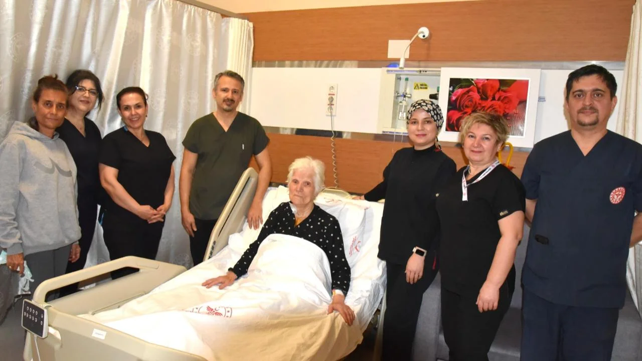 90 yaşındaki hastaya koroner bypass ameliyatı yapıldı.
