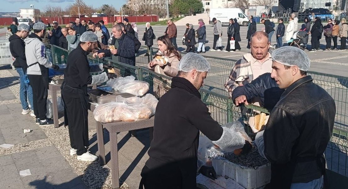 2. Hamsi Festivali’nde 2 Ton Hamsi Vatandaşa Dağıtıldı