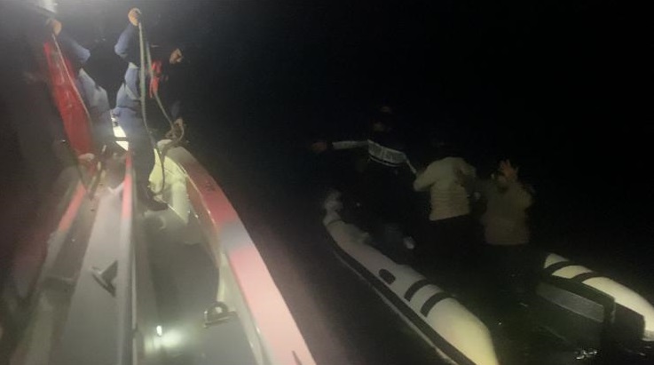 Ayvacık açıklarında 8 kaçak göçmen kurtarıldı