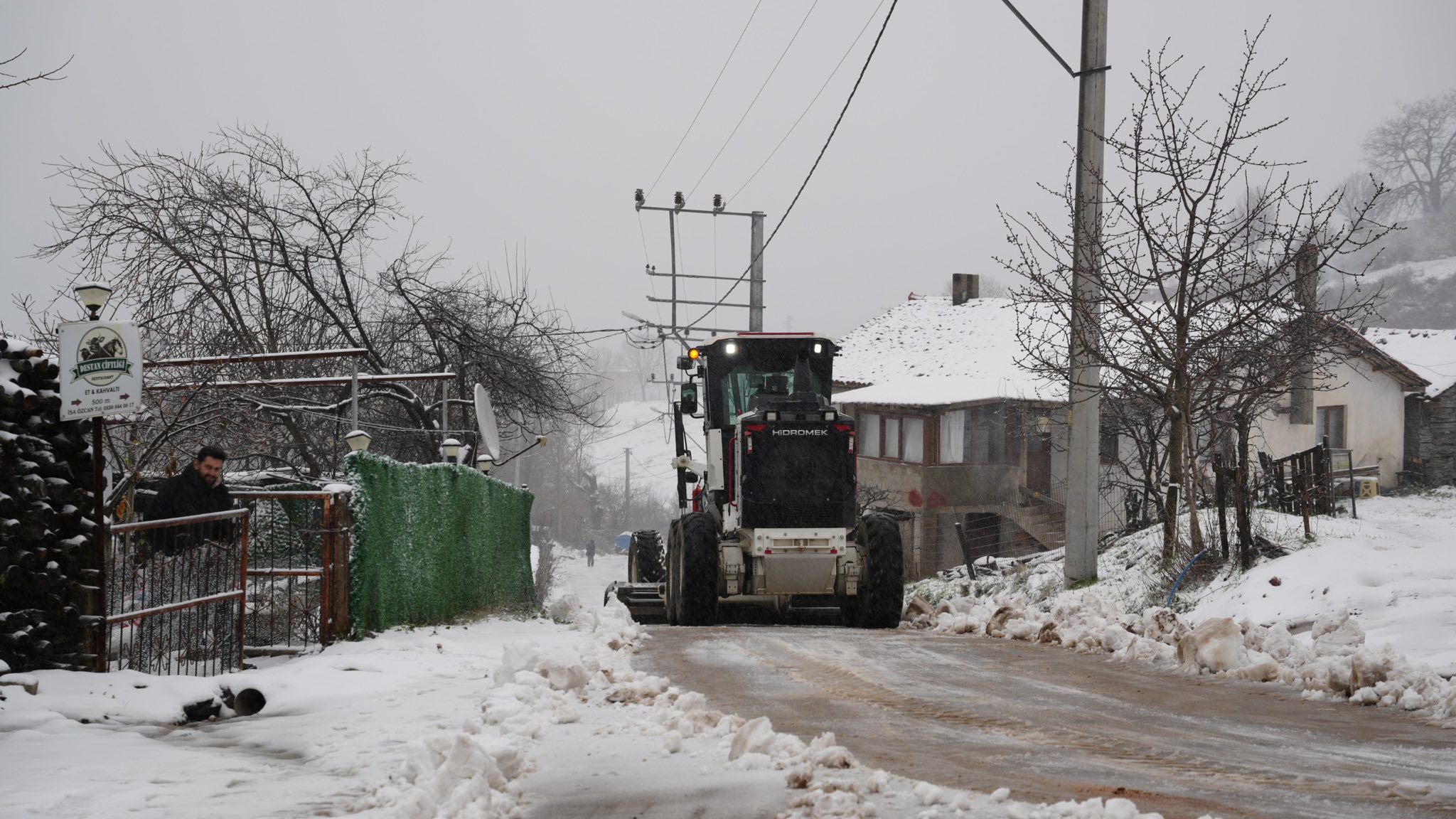 Ekipler iş başında kapalı yol yok