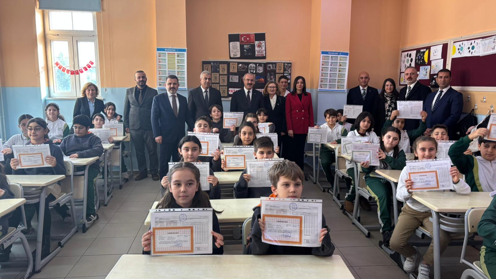 Çanakkale’de 80 bin 283 öğrenci karne heyecanı yaşadı