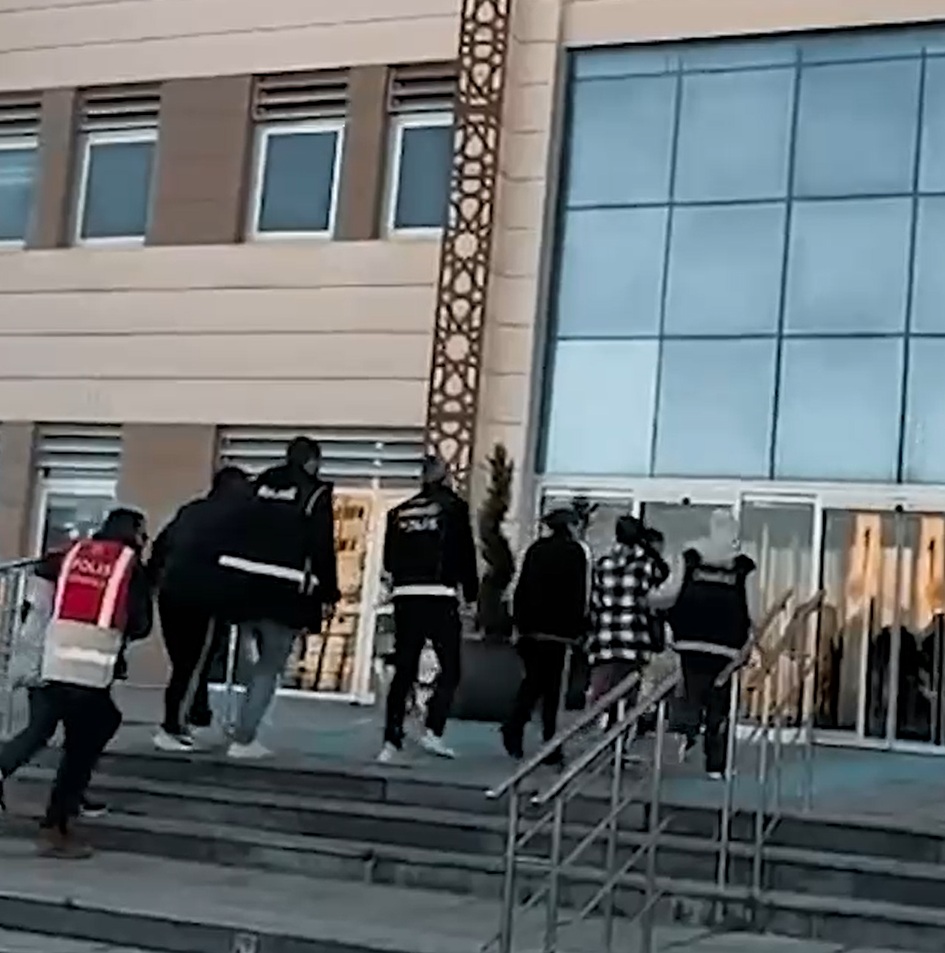 Çanakkale’de tefecilik ve uyuşturucu ticareti yapan 2 şüpheli tutuklandı