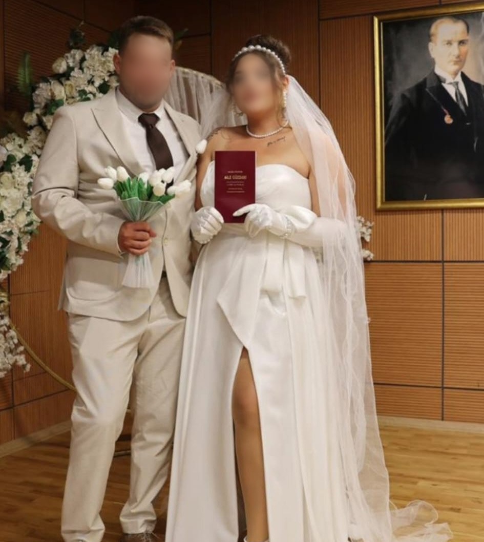 Çanakkale’de eşini 20 yerinden bıçakla, intihar etti