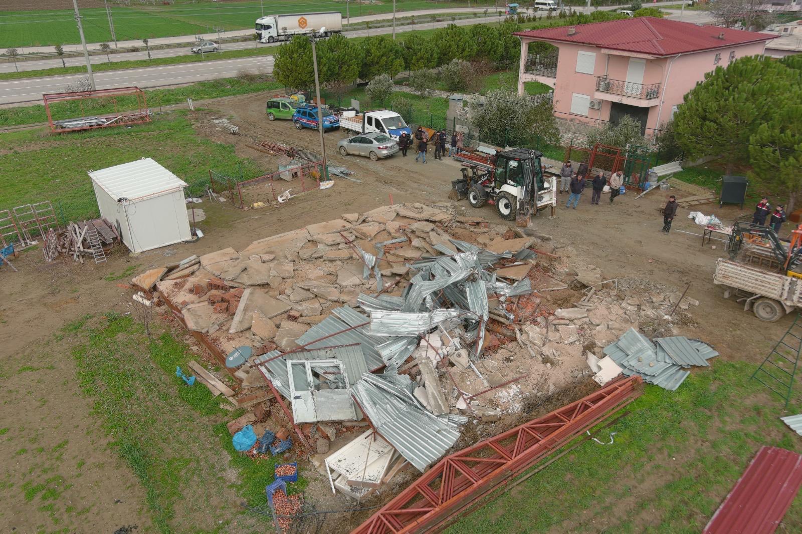 10 kaçak yapının yıkımı gerçekleştirildi