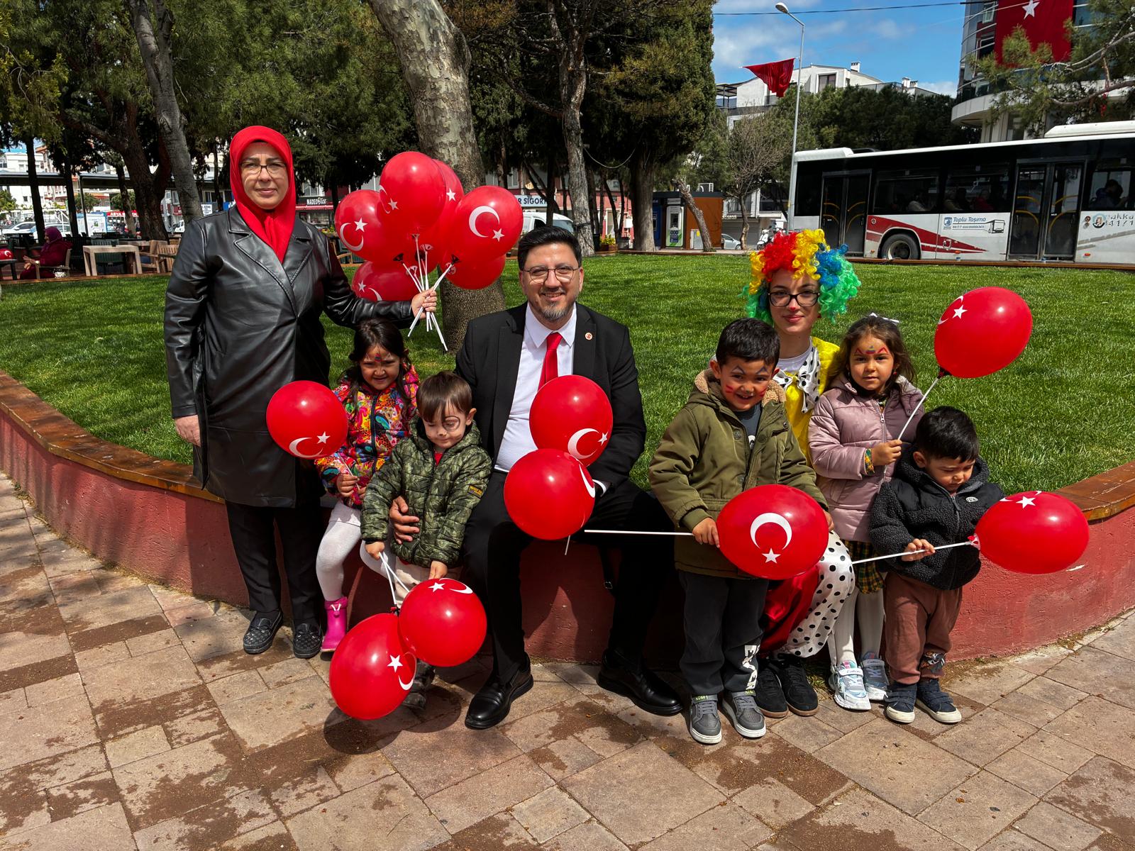 Sizler güldüğünüzde dünya güzelleşiyor