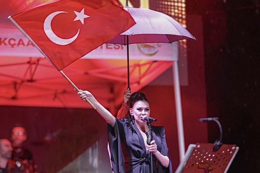 Deniz Seki Gökçeada’da konser verdi