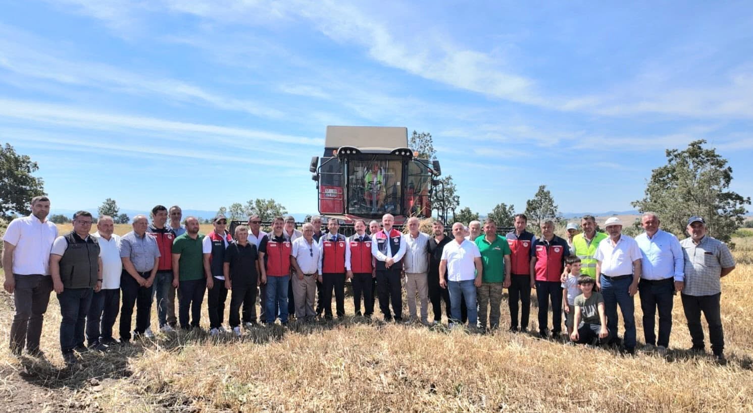 Çanakkale’de Mera Islah Projesi kapsamında arpa hasadı gerçekleştirildi